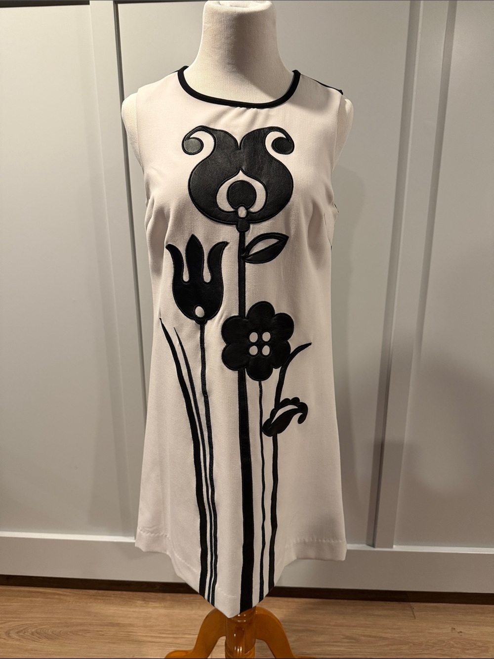 Victoria Beckham for Target Sleeveless White Mini Dress with Black Floral Motif